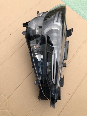 Правая блок фара KB8N51031H MAZDA
