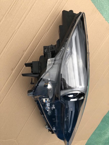 MAZDA KB8N51031H Правая фара в наличии Каменское