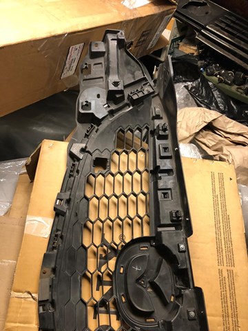 KD4550710F MAZDA Решетка радиатора купить в Кривой Рог