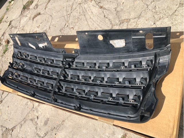LAND ROVER LR055881 Решетка радиатора в наличии Винница