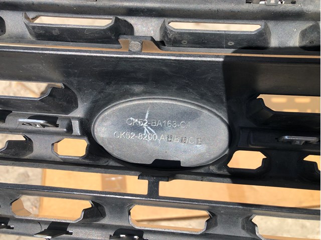 LAND ROVER LR055881 Решетка радиатора в наличии Черновцы