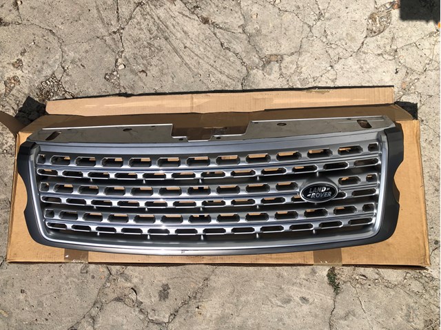 Решетка радиатора LR055881 LAND ROVER