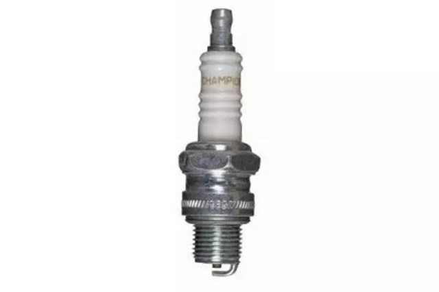 CHAMPION OE037T10 Свеча зажигания в наличии Черновцы