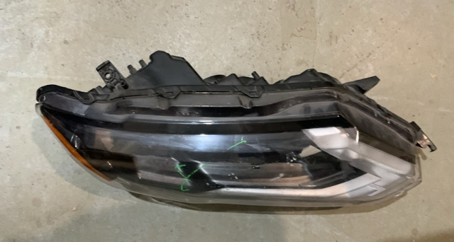 NISSAN 260106FL0A Фара правая в наличии Запорожье