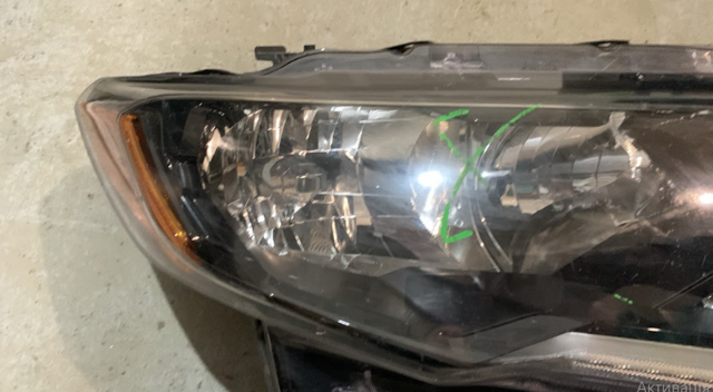 NISSAN 260106FL0A Правая фара в наличии Павлоград
