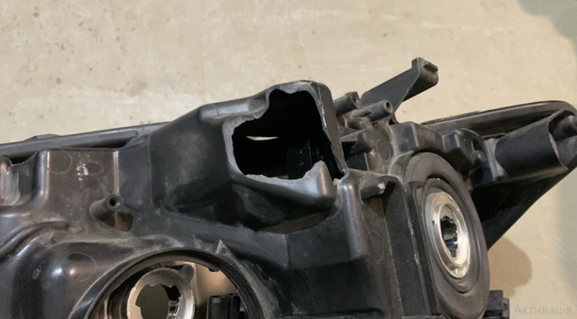 NISSAN 260106FL1A Правая фара в наличии Черновцы