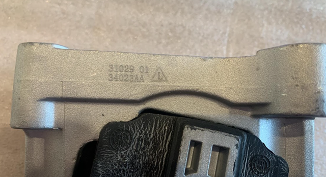 30639214 VOLVO Правая подушка двигателя купить в Ужгород