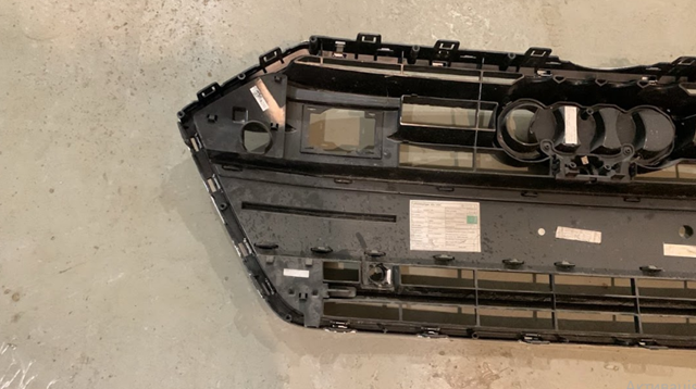 VAG 4K8853651A Решетка радиатора в наличии Ирпень