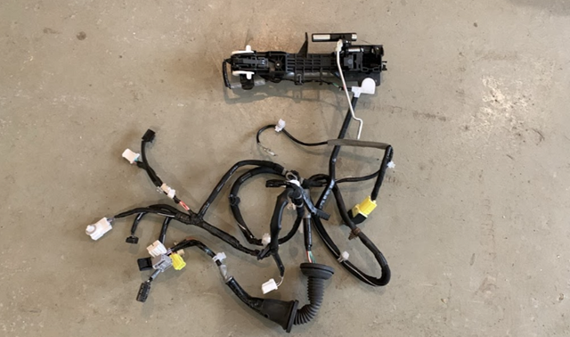 6921048110 TOYOTA купить в Запорожье
