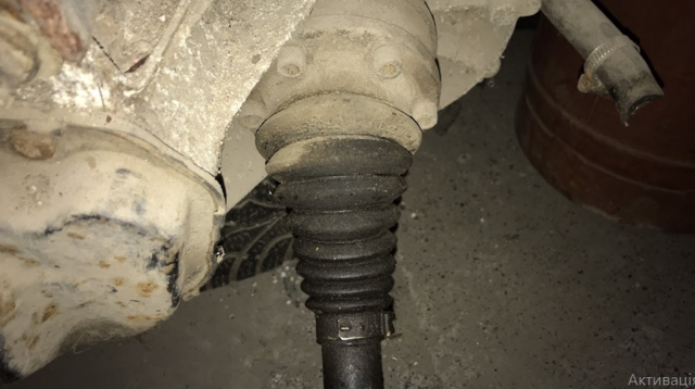 VAG 6R0407761 Полуось (привод) передняя левая в наличии Винница