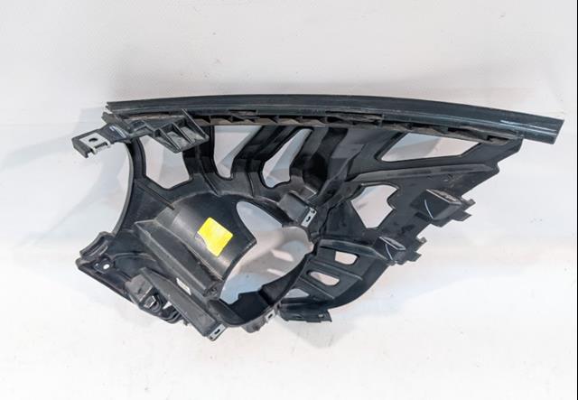 7302508 BMW Кронштейн крепления противотуманной фары правой купить в Полтава