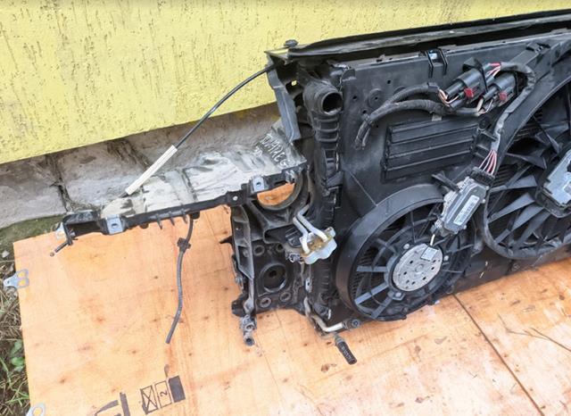 7L0805594R Рамка радиатора купить Сумы