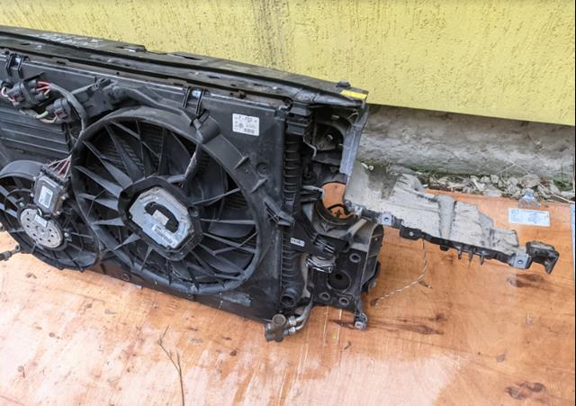 VAG 7L0805594R Рамка радиатора в наличии Украина