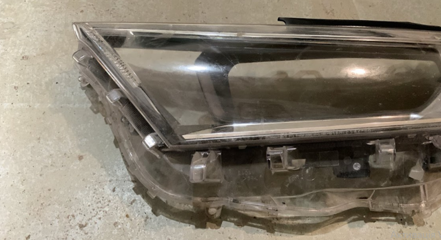 TOYOTA 8118542841 Левая фара в наличии Харьков