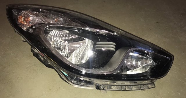 921021K000 HYUNDAI Правая фара купить в Ужгород