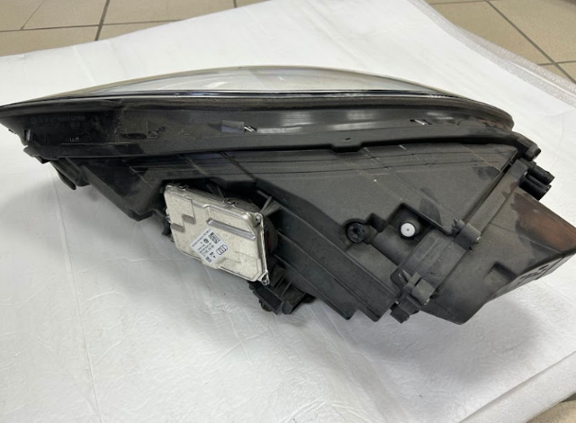 971941032F PORSCHE Правая фара купить в Павлоград