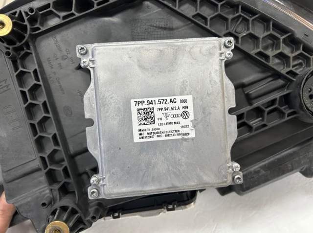 PORSCHE 971941032F Фара правая в наличии Черновцы