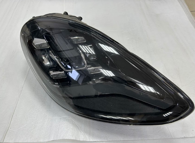 PORSCHE 971941032F Фара правая в наличии Украина