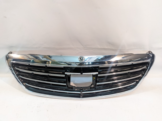 MERCEDES A22288025009040 Решетка радиатора в наличии Украина