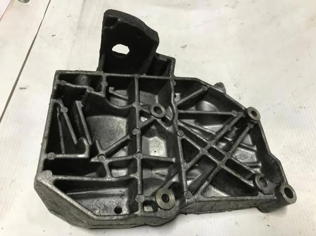 Кронштейн компрессора кондиционера 038260885C VAG