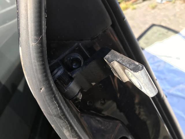 Петля двери передней правой 7L0831402A VAG