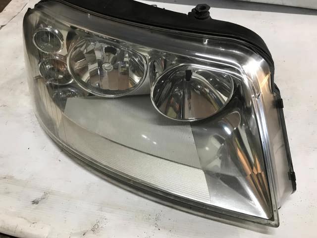 Вставка фары правой 7M3941016AB VAG