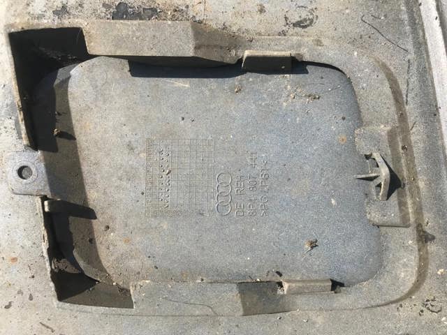VAG 8P4807441 Заглушка бампера буксировочного крюка задняя в наличии Харьков