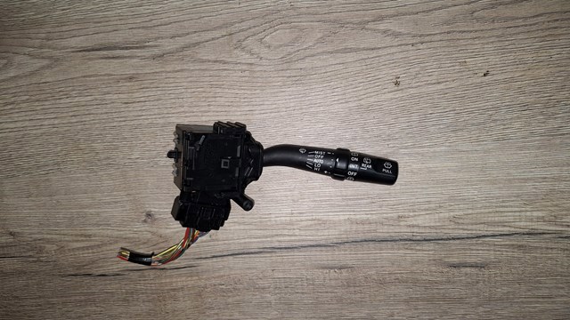 Переключатель подрулевой, правый 8465205170 TOYOTA