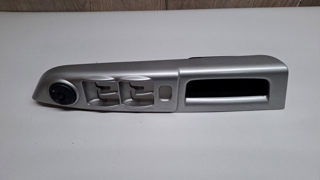 935701C110 HYUNDAI Кнопочный блок управления стеклоподъемником передний левый купить в Украина