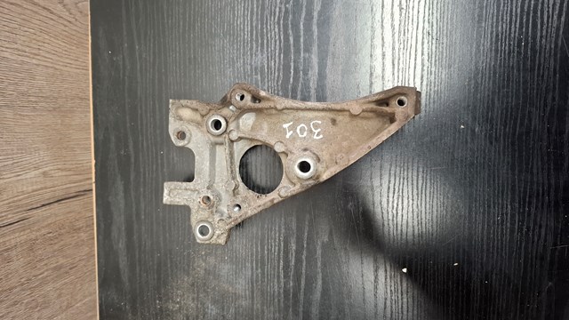 Кронштейн компрессора кондиционера 9672950980 PEUGEOT