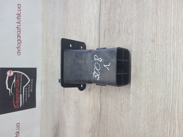 Кронштейн бампера переднего 9682791480 PEUGEOT