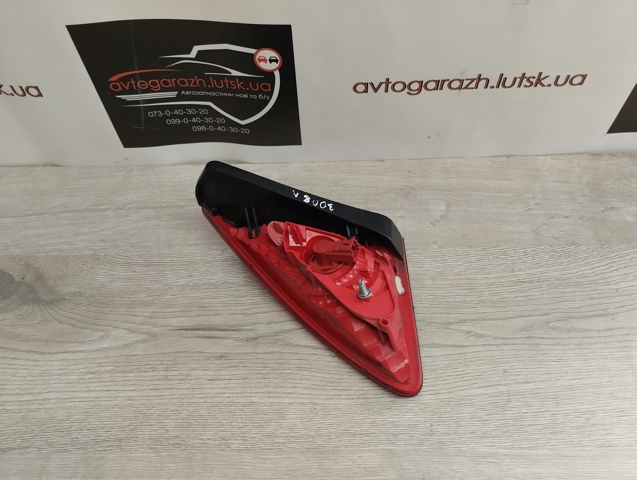 Задняя левая внутренняя фара 9683461080 PEUGEOT