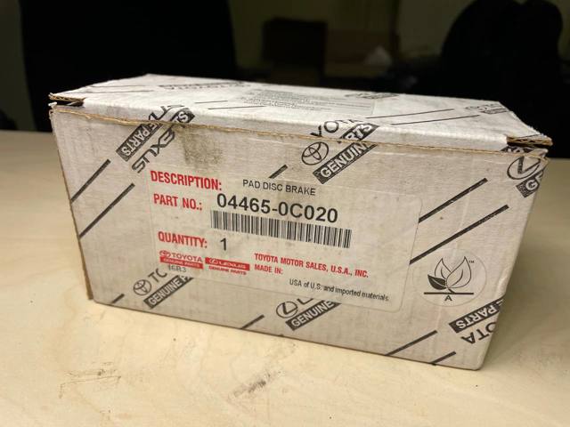 TOYOTA 044650C020 Передние тормозные колодки в наличии Житомир