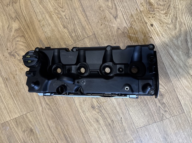 Крышка двигателя 03L103469S VAG