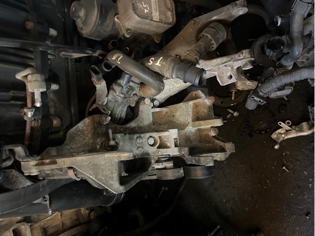 Кронштейн крепления генератора 03L903143J VAG