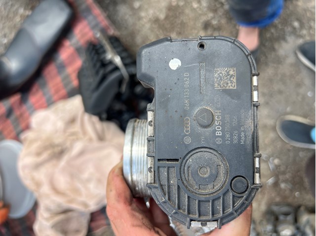 Дроссельная заслонка в сборе 06K133062D VAG