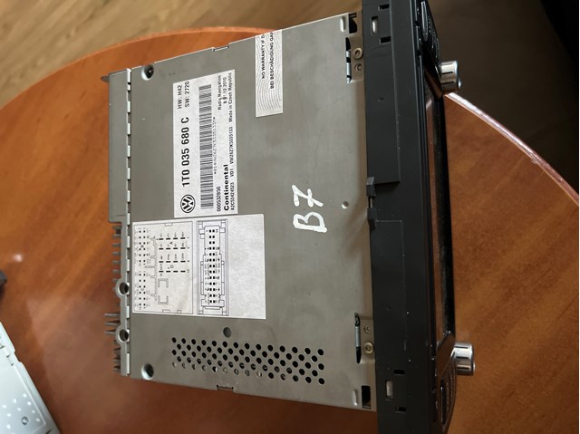 Радиоприемник 1T0035680C VAG