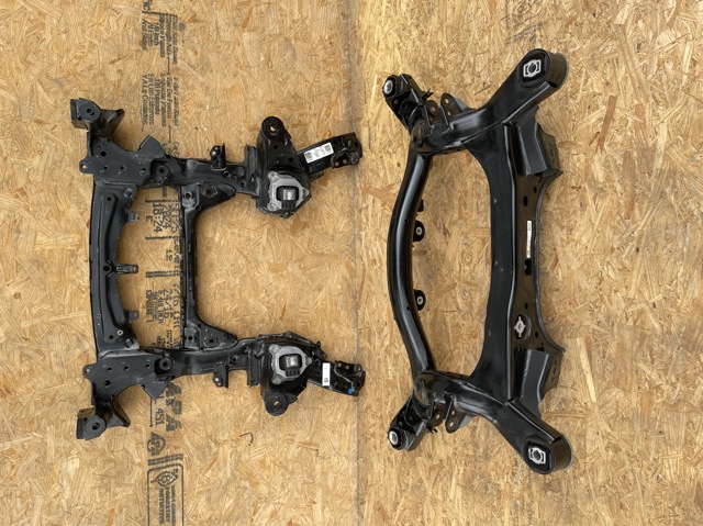 Поперечина передней подвески 31106884852 BMW