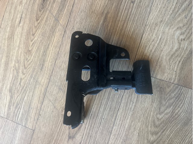 Стояк-крюк замка капота 4F0823480B VAG