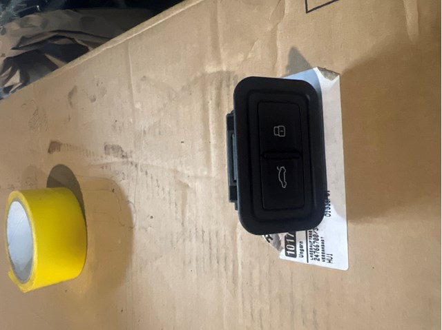Кнопка привода замка третей/пятой двери 4G0959831D VAG