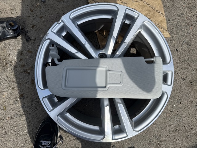 Козырек противосолнечный 4H0857551 VAG