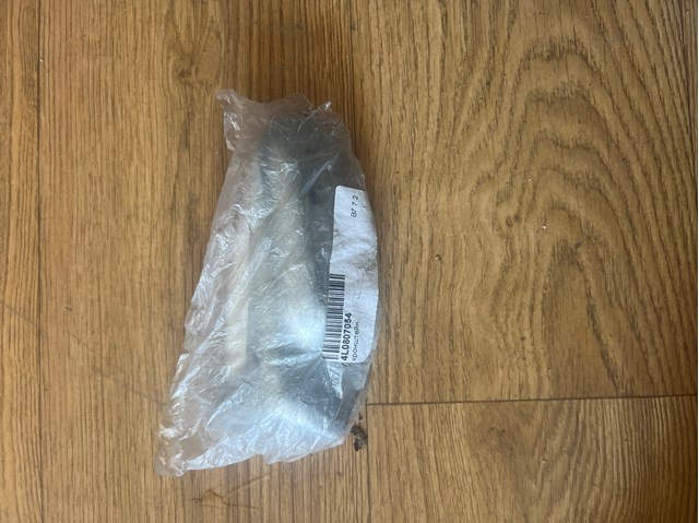 Кронштейн крепления бампера переднего правый 4L0807054 VAG