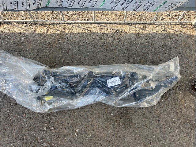 Кронштейн бампера заднего, центральный 4L0807329 VAG