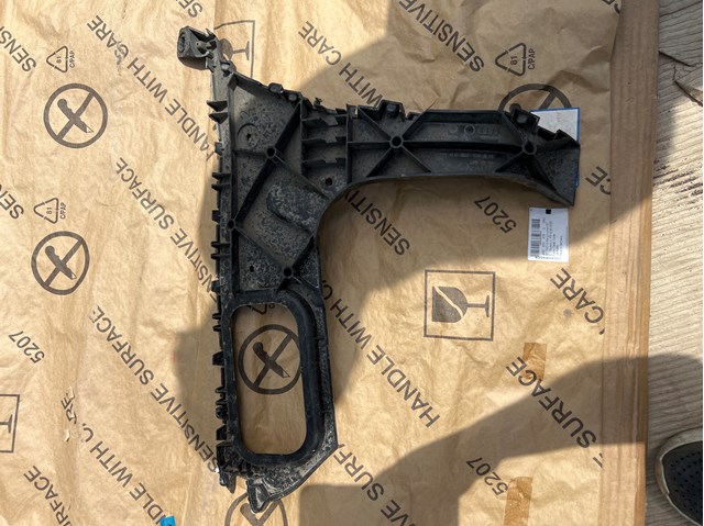 Направляющая заднего бампера, правая 4L0807454A VAG