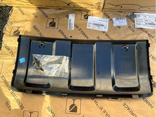 Заглушка бампера буксировочного крюка, задняя 4L0807819H VAG