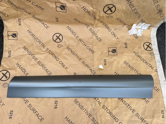 Накладка двери передней правой 4L0853960H VAG