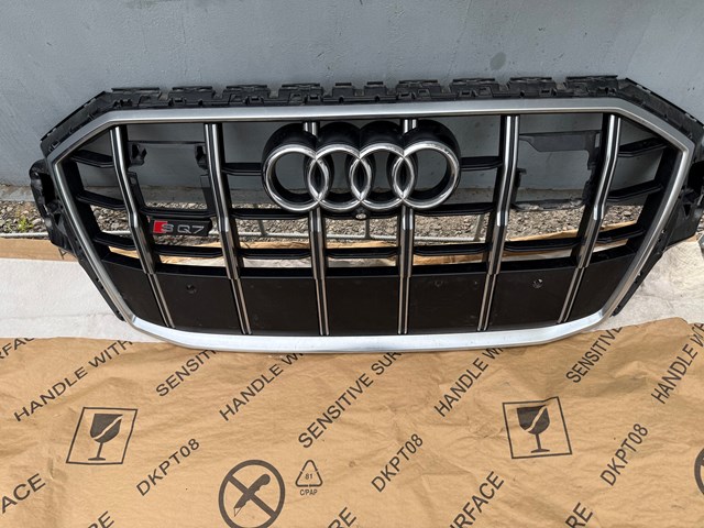 Решетка радиатора 4M0853651AK VAG