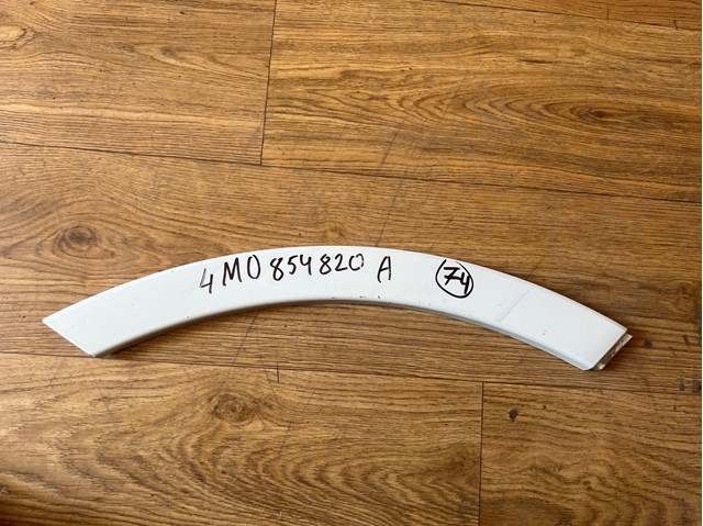 Молдинг задней арки крыла, правый 4M0854820A VAG
