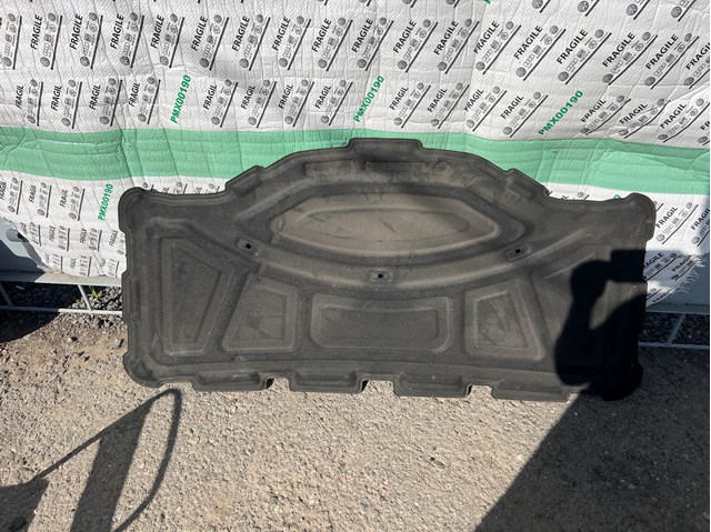 Шумка капота Audi Q7