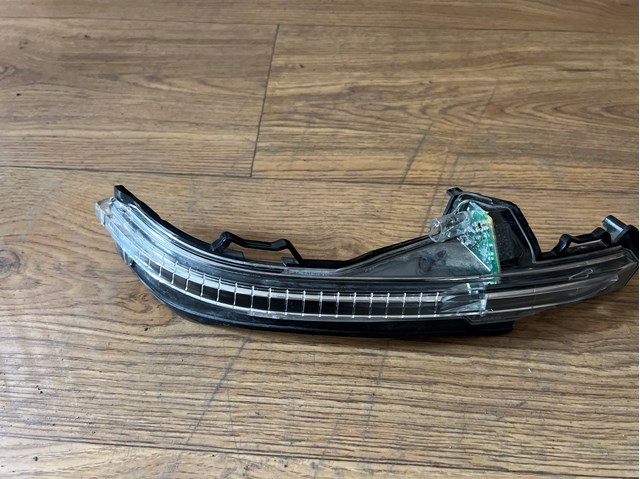 Указатель поворота зеркала, правый 4M0949102A VAG